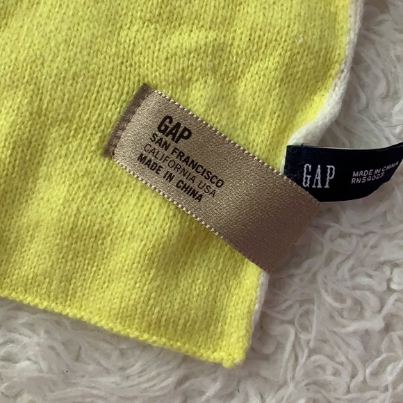 Yellow scarf - Picture 6 of 7